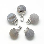 Natural Druzy Grey Agate Pendants, with Brass Findings, Round, Frosted, Round, Platinum, 18x14mm, Hole: 7x4mm(G-Q494-06P)