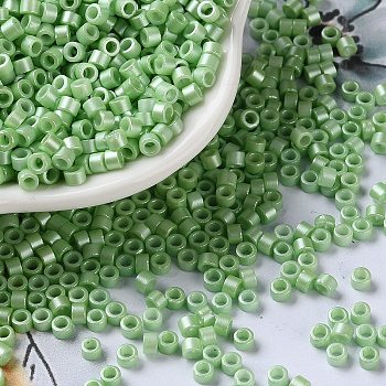 Baking Paint Glass Seed Beads, Cylinder, Light Green, 2.5x2mm, Hole: 1.4mm, about 5039pcs/50g