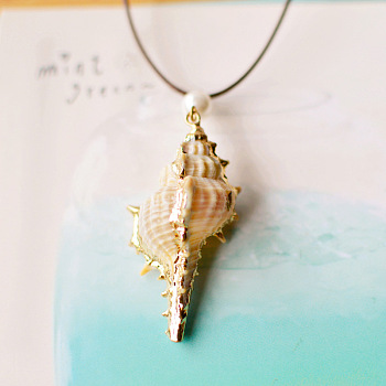 Natural Conch and Shell Pendant Necklace 